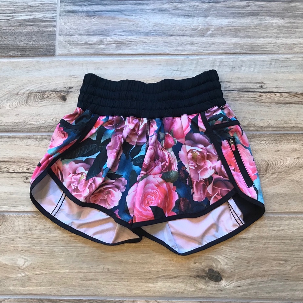 Lululemon Tracker Shorts - Secret Garden, Sz 4